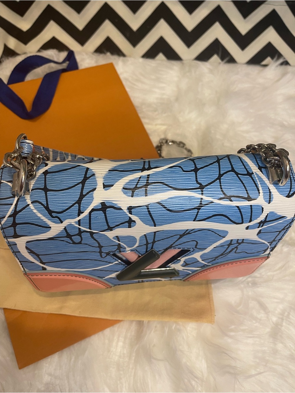VGUC Louis Vuitton Limited Edition Aqua Epi Twist MM Bag 2016 Cruise Runway SHW - Picture 10 of 16